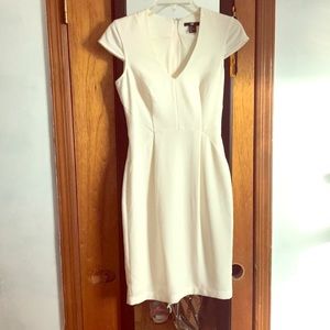 H & M off white fitted dress 👗 size 4